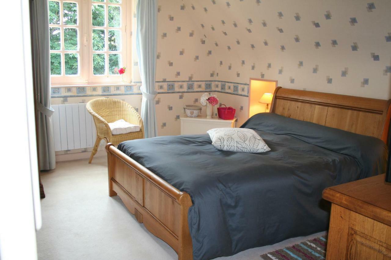 Chez Renee Et Raynal B&B Plounevez-Lochrist Exterior photo